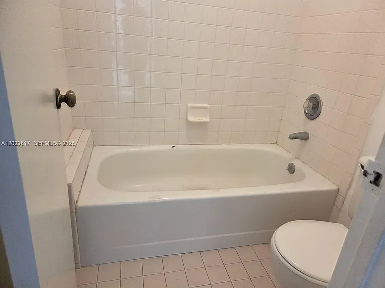 1017 Washington Cir #1017D — Photo 10