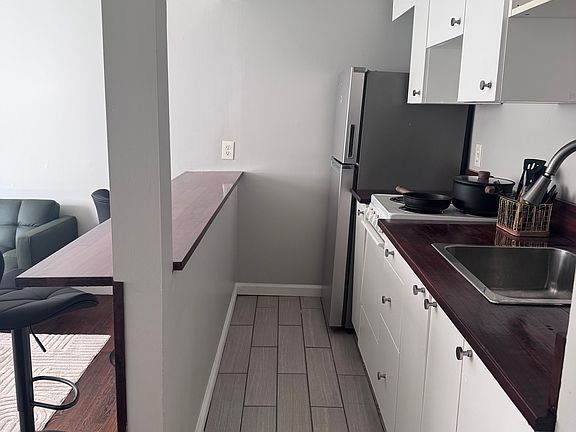 5th image of 2116 Kemper Ln #6