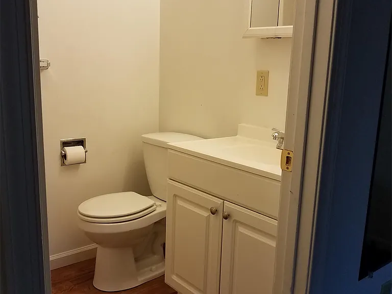 4215 Sussex Dr #8 — Photo 5