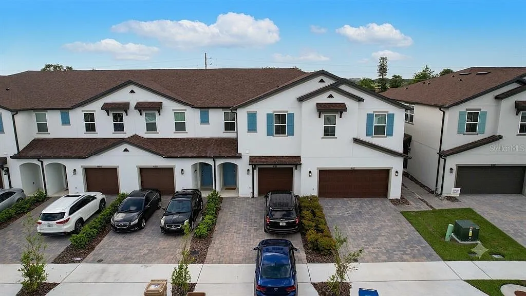 3 bed, 2.5 bath, 1628 sqft, $2,450 — Photo 1