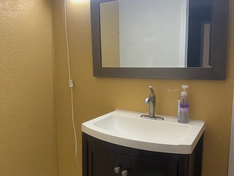 1804 N Mirror St #B — Photo 5