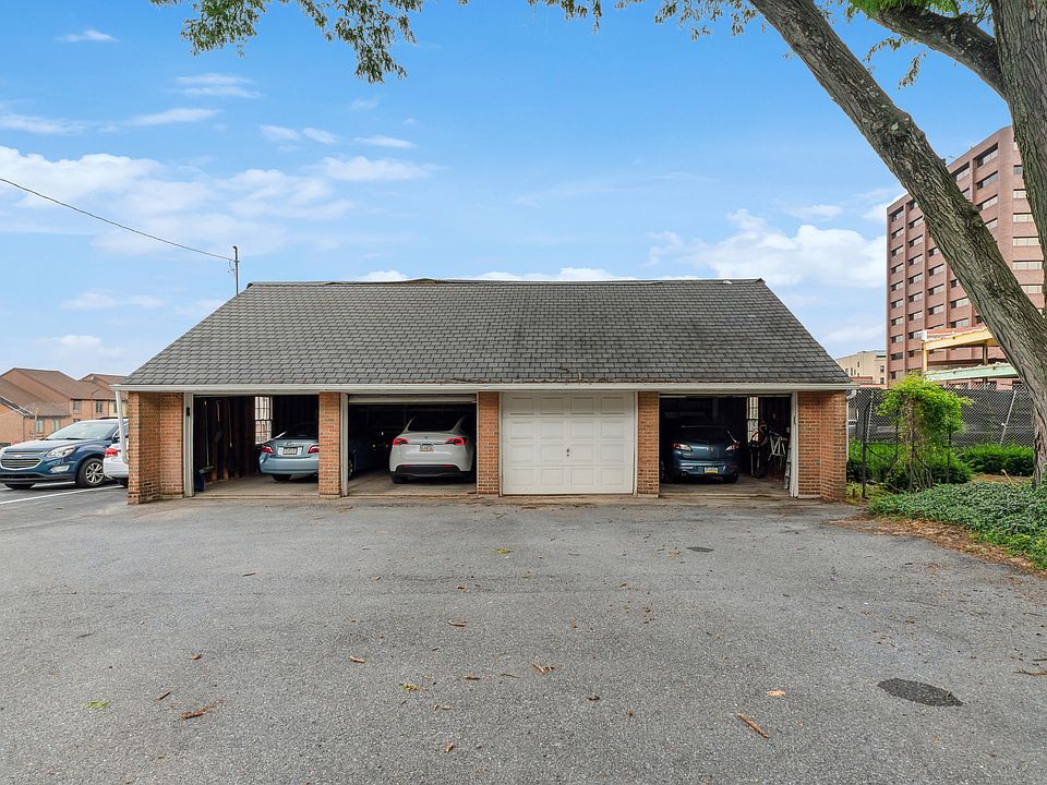 1 garage bay included in rent.