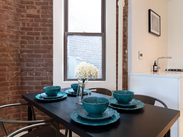 138 West 10th Street image 3 of 11