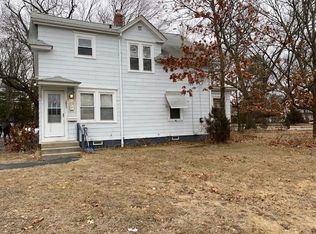 2853 W Shore Rd, Warwick, RI 02886