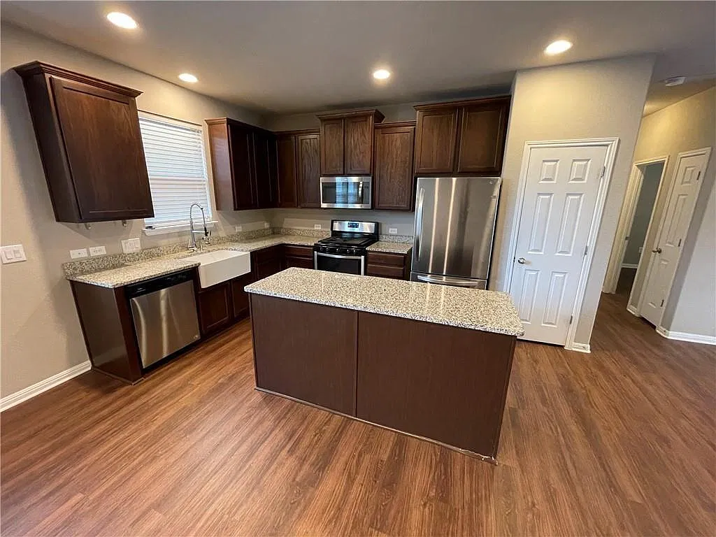 3 bed, 2.0 bath, 1312 sqft, $1,950 — Photo 2