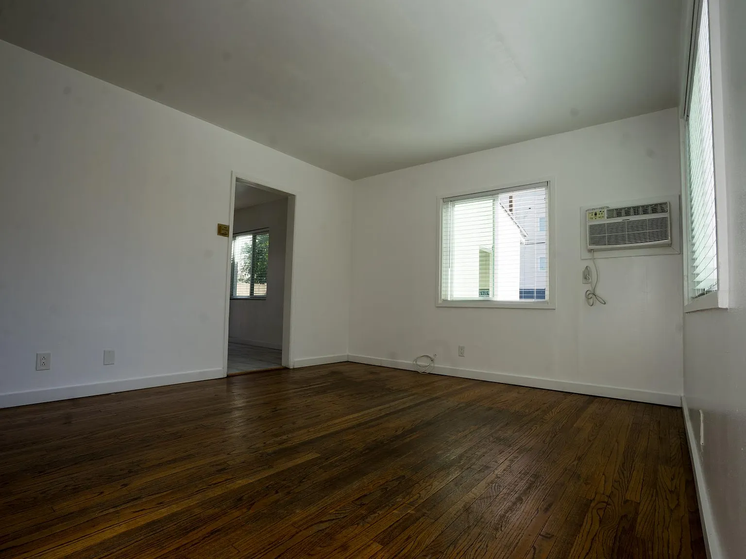 1 bed, 550 sqft, $1,800 — Photo 2
