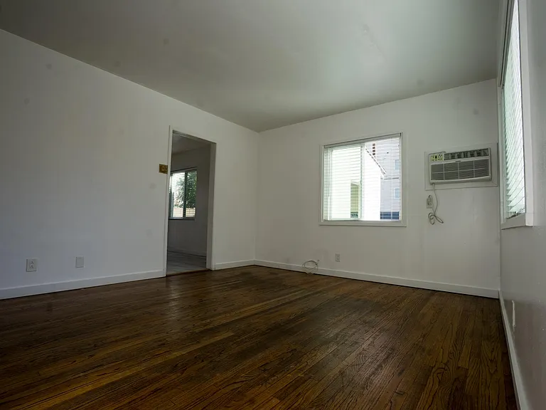 5614 Auckland Ave #5616 — Photo 2