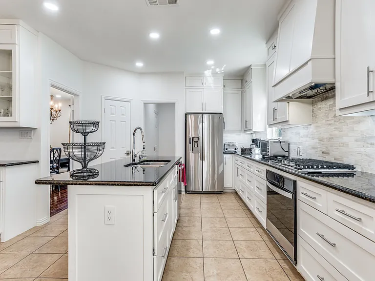 7110 Waterbury Dr — Photo 19