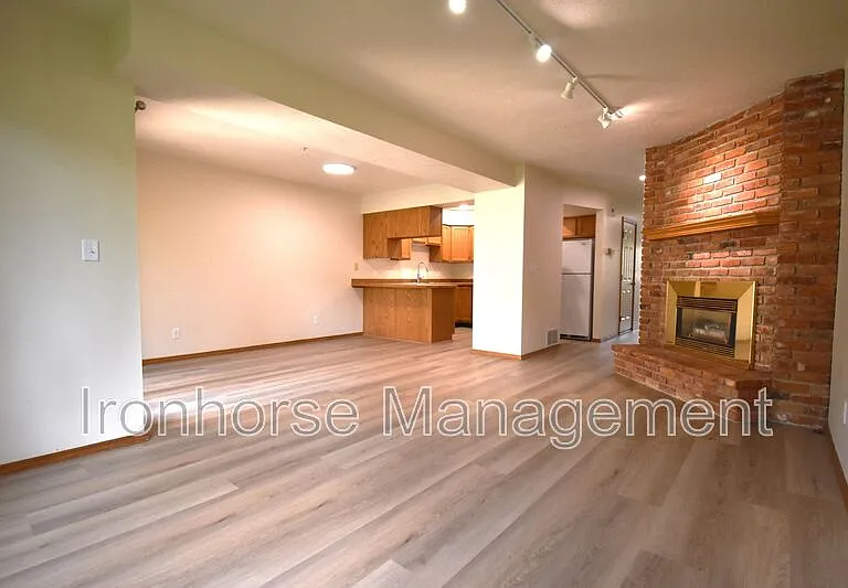 1712 W Olive St #46 — Photo 5