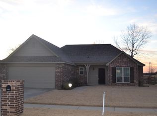 2112 S Russell St, Skiatook, OK 74070