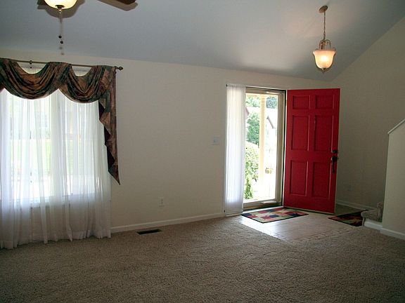2nd image of 15 Pineburr Ct