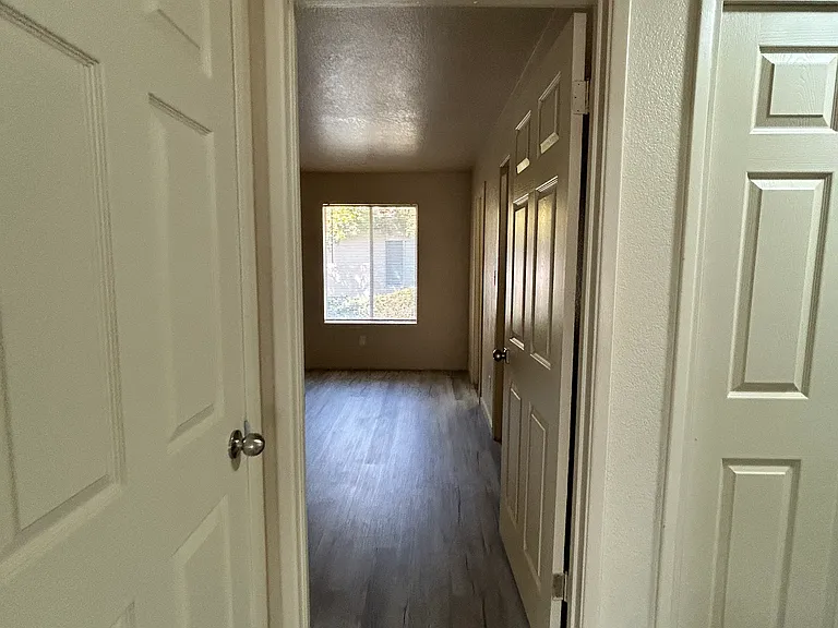 1424 Sylvan Ave — Photo 18