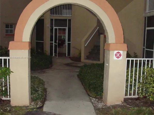 8630 SW 3rd St APT 102, Hollywood, FL 33025