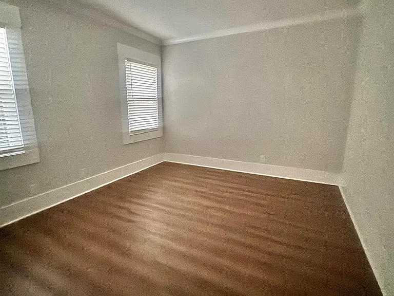 208 Surrey Rd SW — Photo 28