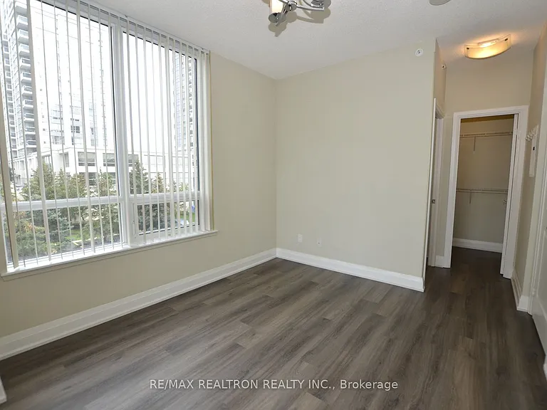 75 N Park Rd #302 — Photo 20