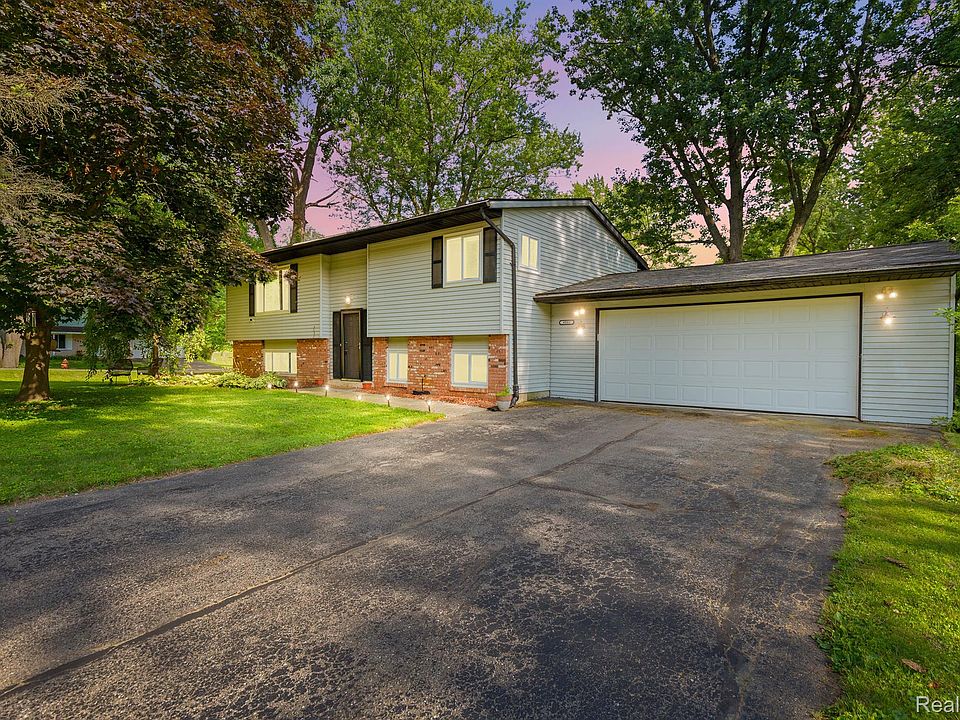 1st image of 4083 Lanark Ave