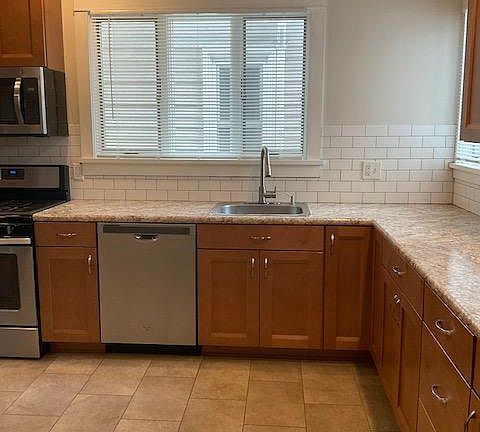 3rd image of 47 Elmwood Ave #Lwr
