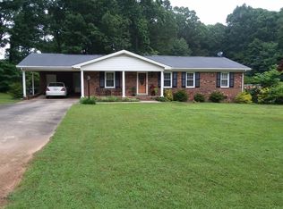 418 W 10th St, Siler City, NC 27344
