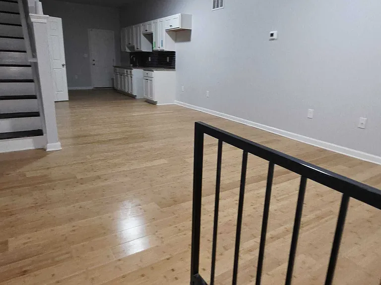 1530 Baker St — Photo 2