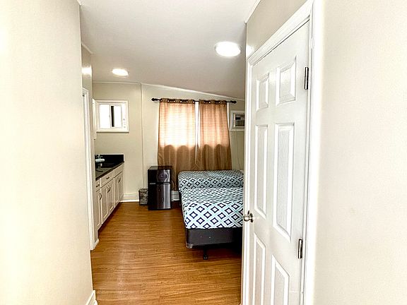 2nd image of 228 Liliuokalani Ave #7