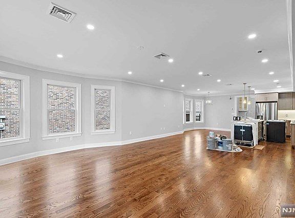 2nd image of 321 Tontine Ave