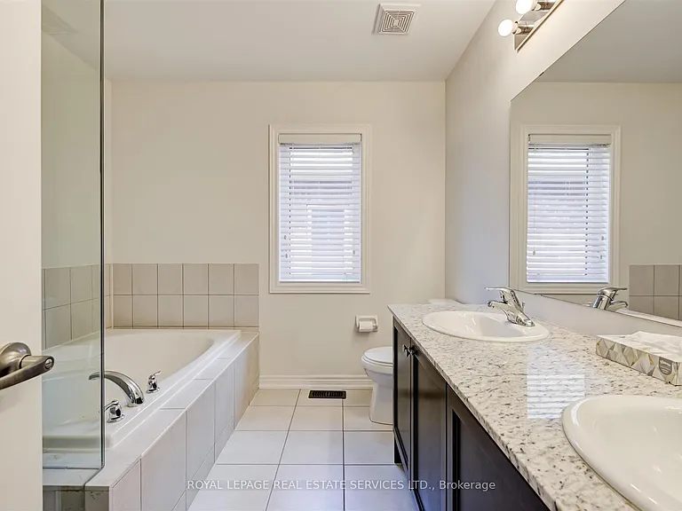 27 Erinview Ter — Photo 15