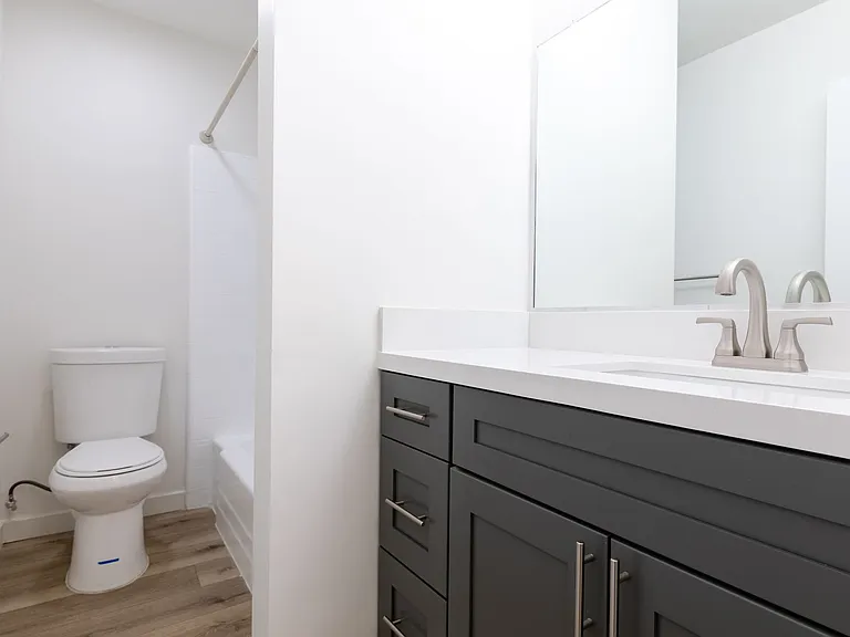 410 & 414 Manhattan Pl Los Angeles CA — Photo 12