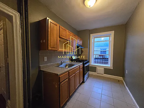 323 Park Ave Photo 1