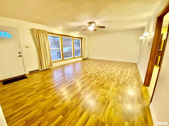 2nd image of 611 W Sylvia Ave