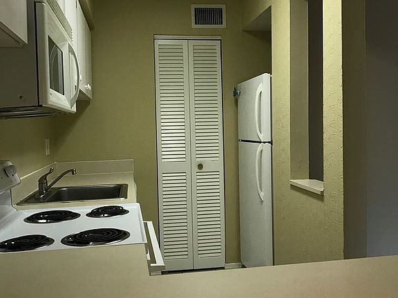 5th image of 115 S Lois Ave APT 109