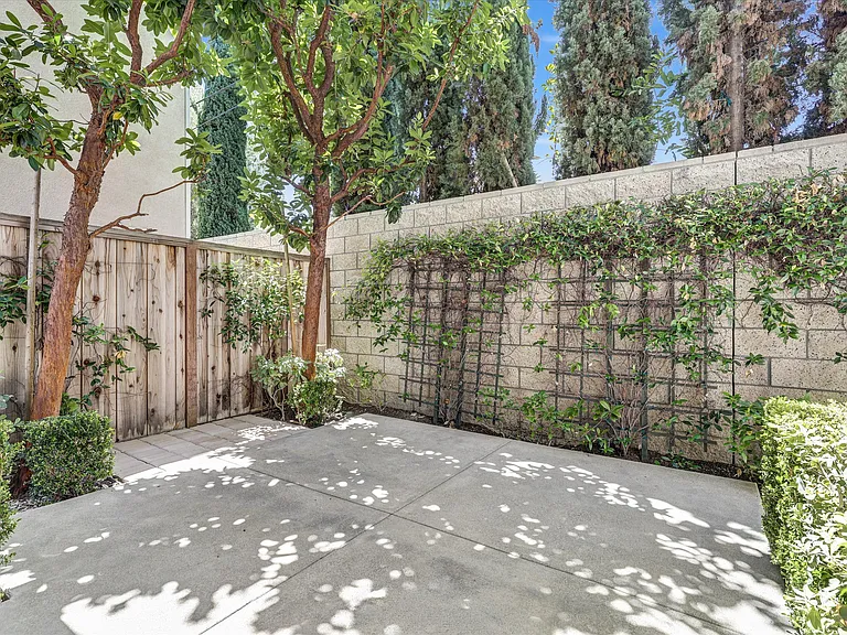 2368 Orange Ave — Photo 22