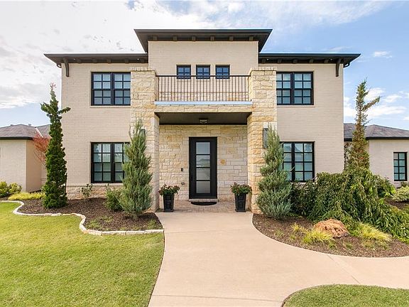 4th image of 21988 Villagio Dr