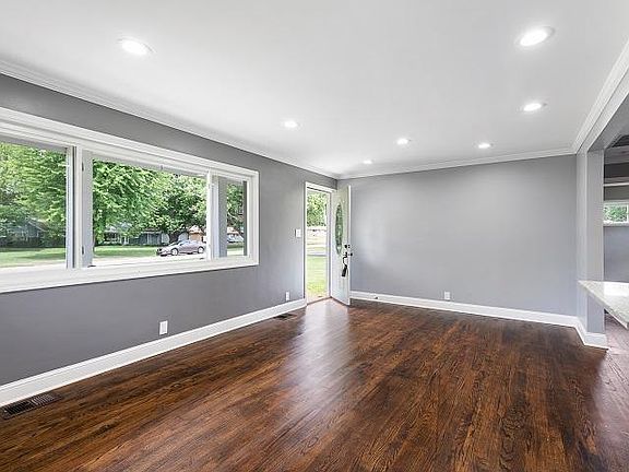 5th image of 3101 E Winwood Dr