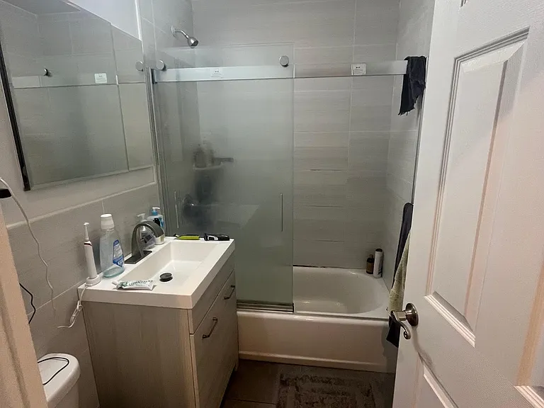 521 E 12th St #11 — Photo 10