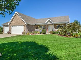 1053 Hummingbird Ln, Peotone, IL 60468
