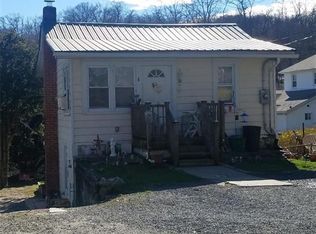 8 Interlaken Rd, Patterson, NY 12563