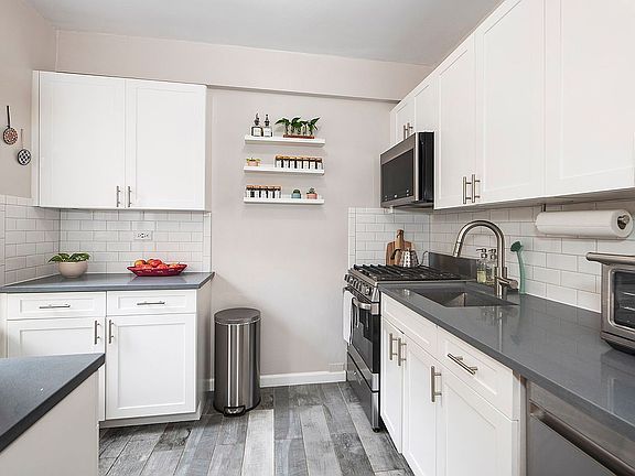 3rd image of 215 E 79th St APT 8E