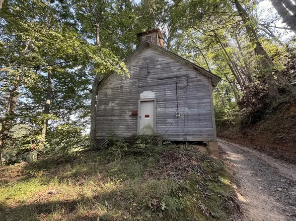 25 Sawmill Holler Rd, Hillsville, VA 24343