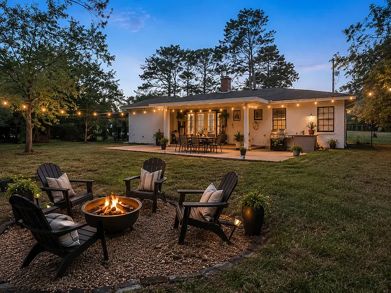 Staging of backyard