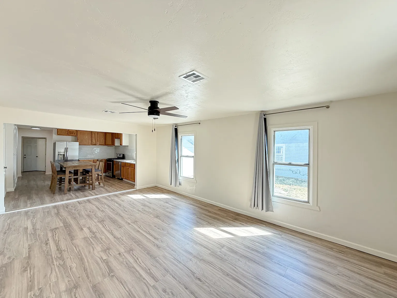 3 bed, 1300 sqft, $1,350 — Photo 3