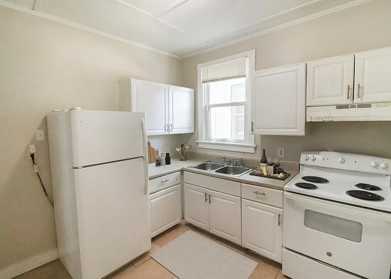 628 E 38th St — Photo 11