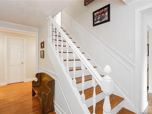 4th image of 8 Sherwood Ln