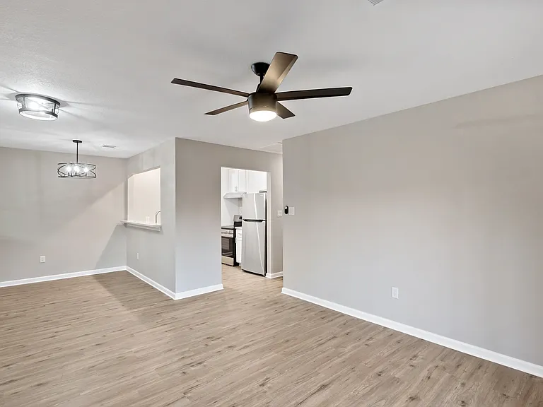 700 S Sims Ave — Photo 11