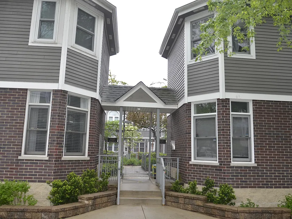 3335 N Racine Ave #C