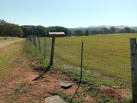 3rd image of 890 Fairview Rd