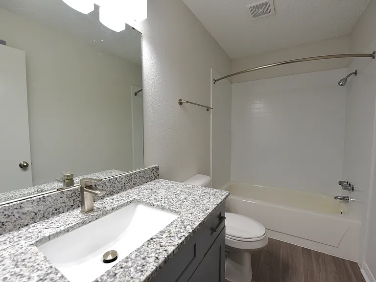 Woodbridge Crossing Apartments — Photo 14
