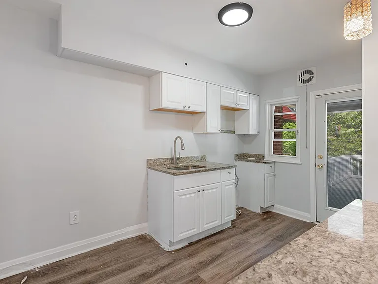 3912 Mortimer Ave — Photo 11