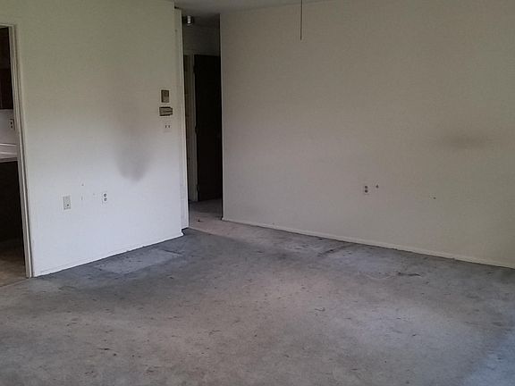 5th image of 15 Edinburgh Lane #B