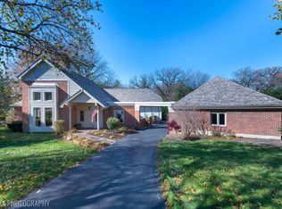 7203 Inverway Dr, Crystal Lake, IL 60014