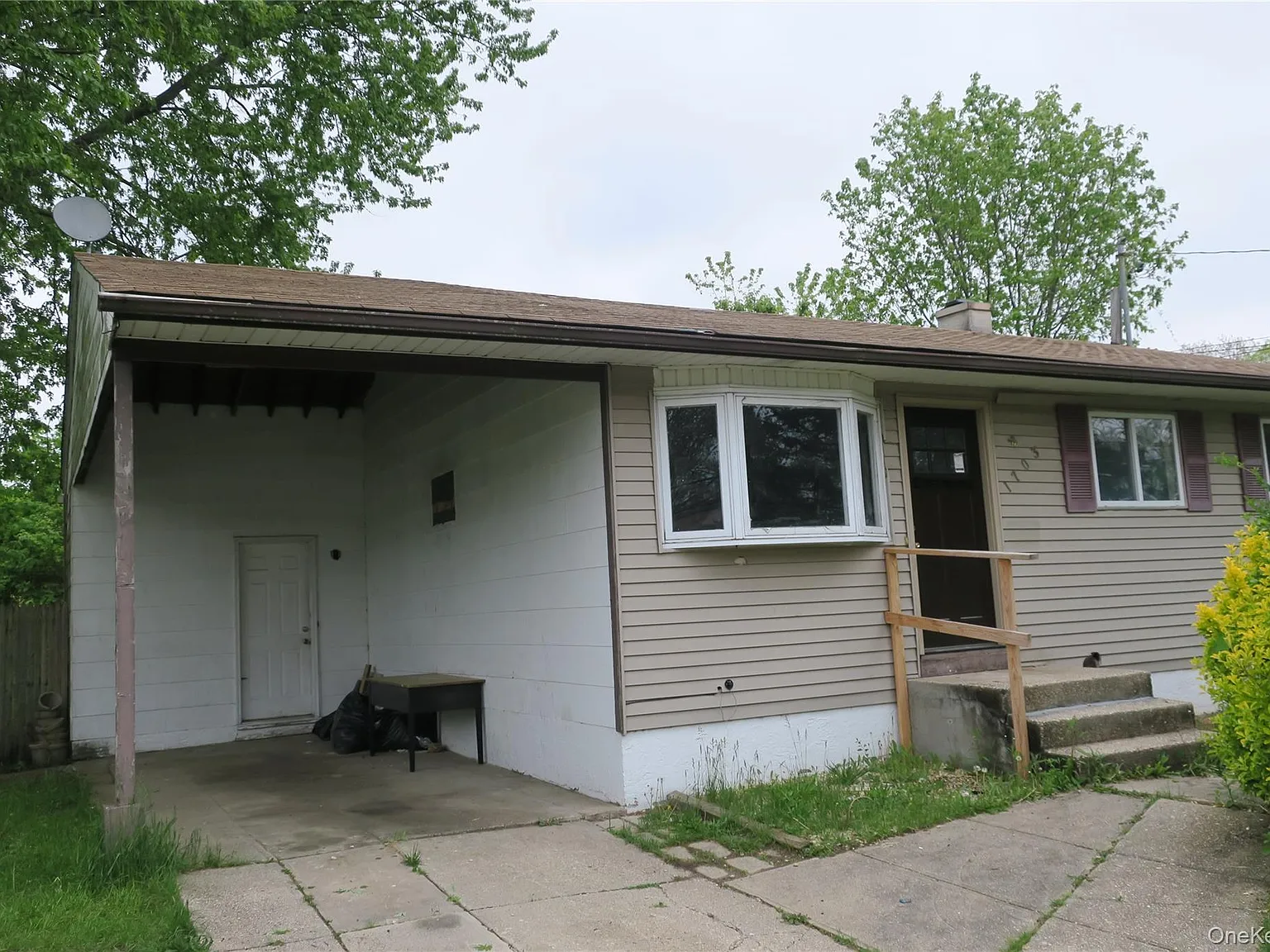 3 bed, 1.0 bath, 872 sqft, $3,700 — Photo 2